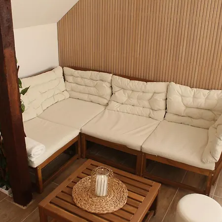 Klarisa Center With Terrace *