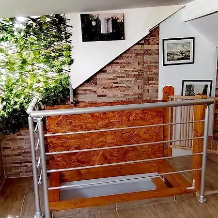 Klarisa Center With Terrace Apartment